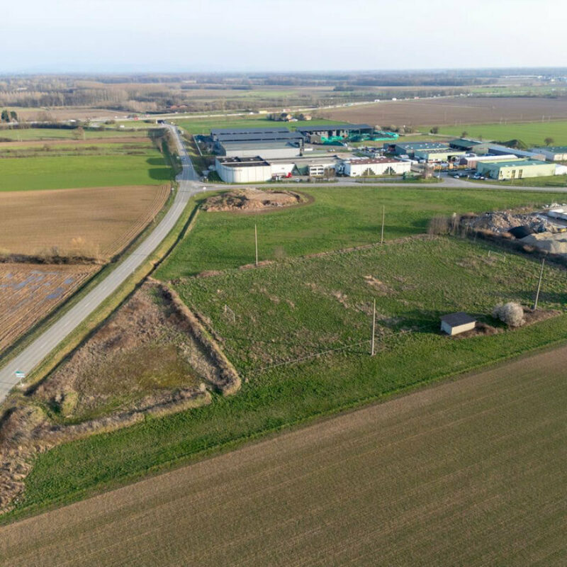 Vente - 8200 m² - SAINT HIPPOLYTE - 2