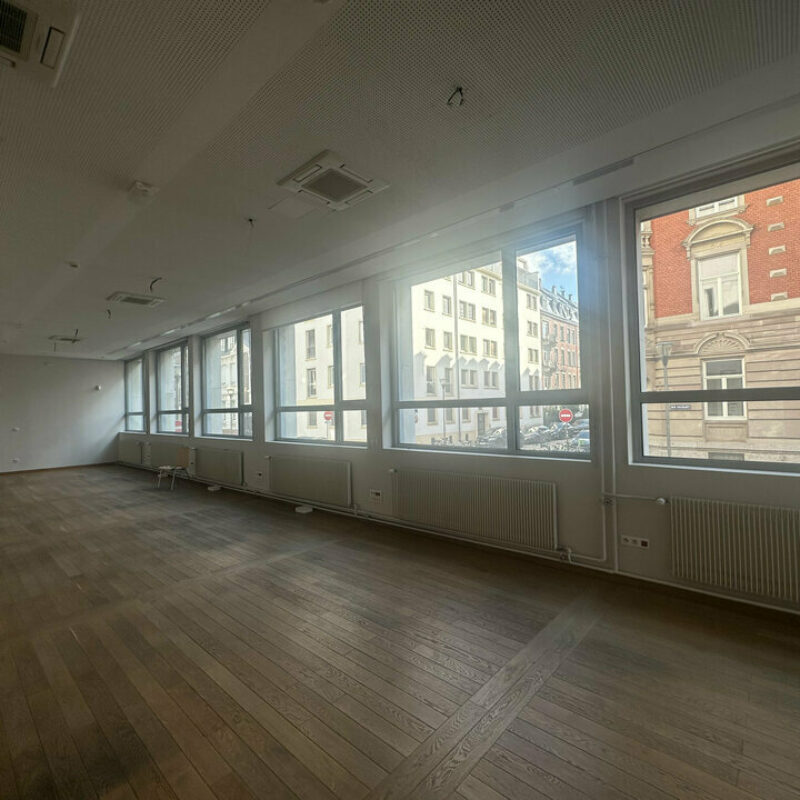 Location - 152.7 m² - STRASBOURG - 2